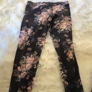 Flowered leggings.  Size medium.